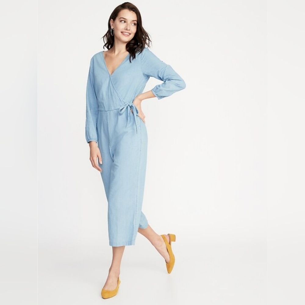 Old Navy 100% Cotton Waist-Defined Wrap-Front Denim Romper. Size Medium